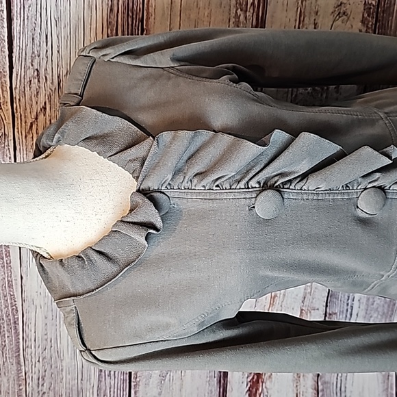 KUT FROM THE KLOTH CAMO GREEN LONG SLEEVE RUFFLE BUTTON-UP JACKET - Picture 3 of 16